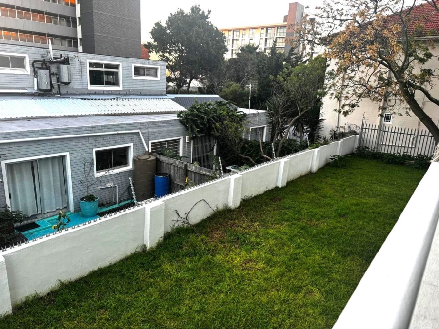 2 Bedroom Property for Sale in Sea Point Western Cape